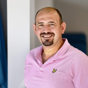 Garo Krikorian lärarassistent, vaktmästare